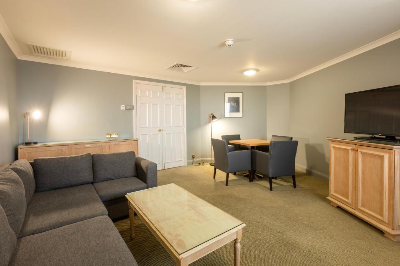 Hotel London Sutton By Ihg 4*