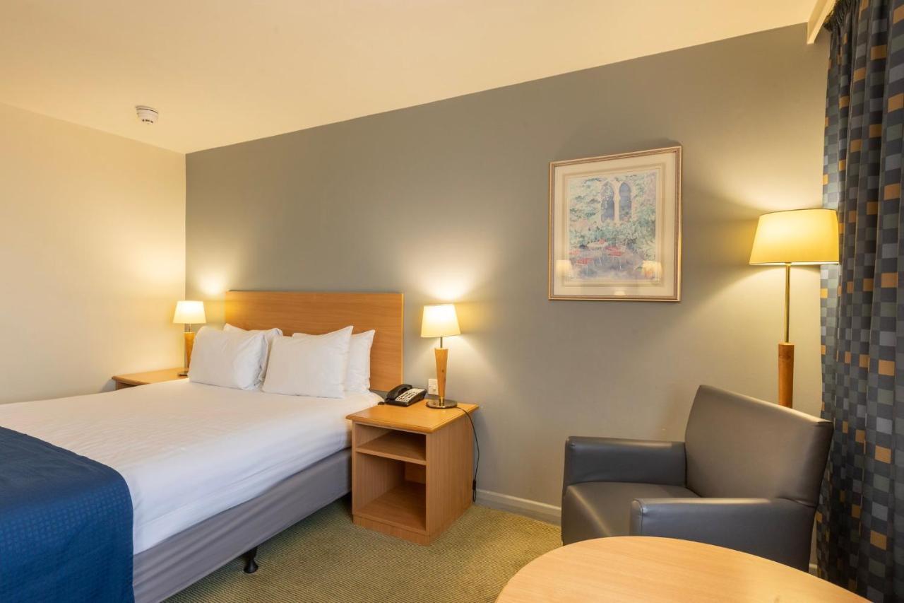 London Sutton By Ihg Hotel 4*